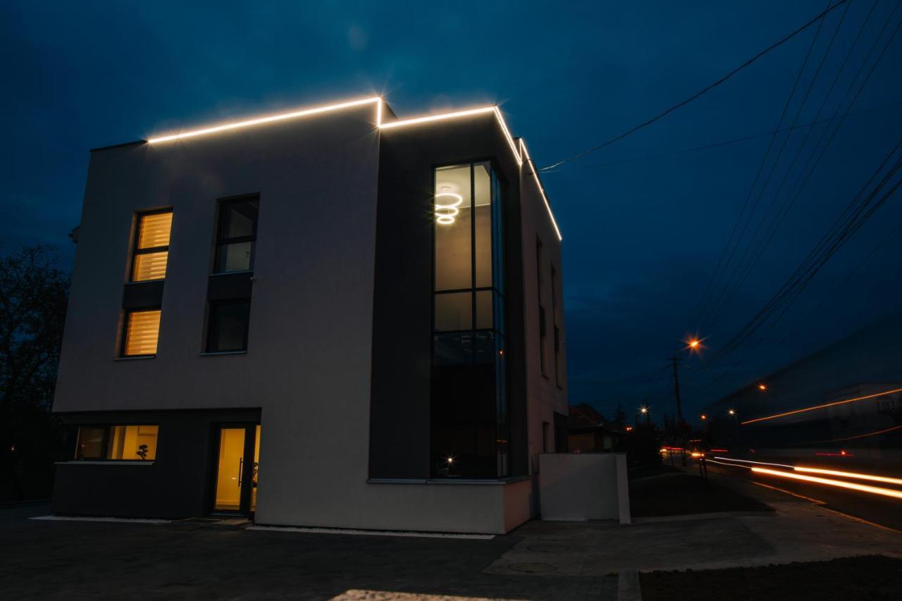 The Butterfly Hotel Sângeorgiu de Mureş Exterior foto